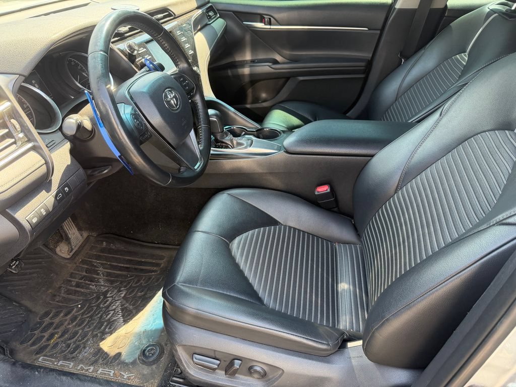 Used 2018 Toyota Camry SE FWD image 4