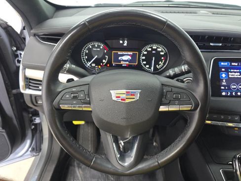 Used 2023 Cadillac XT4 Premium Luxury FWD image 5
