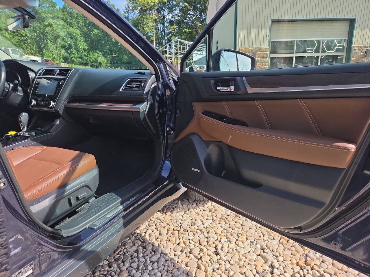 Used 2018 Subaru Outback 3.6R Touring AWD/4WD image 28