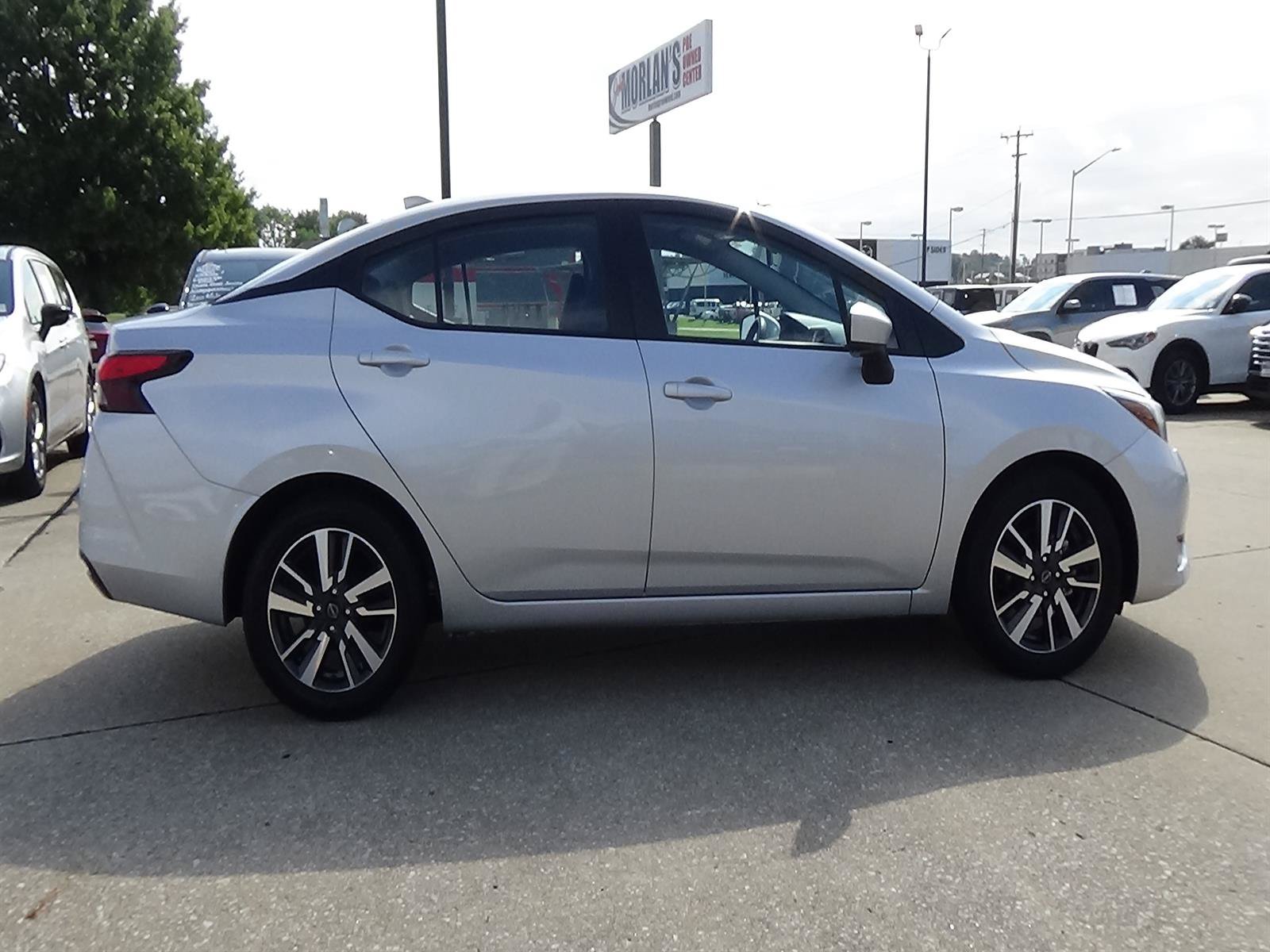 Used 2025 Nissan Versa SV FWD image 5