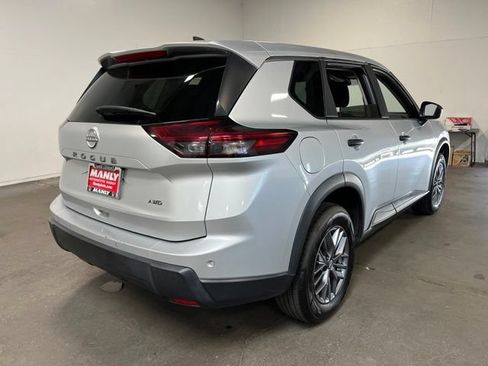 Used 2024 Nissan Rogue S AWD/4WD image 3