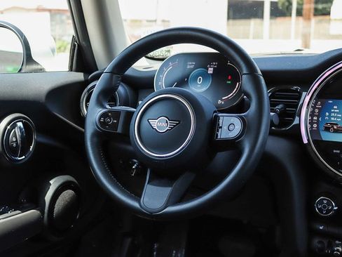 Used 2024 MINI Cooper 2-Door Hardtop FWD image 19
