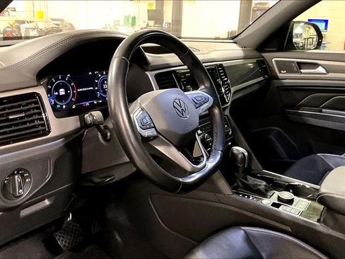 Used 2020 Volkswagen Atlas Cross Sport SEL Premium image 17