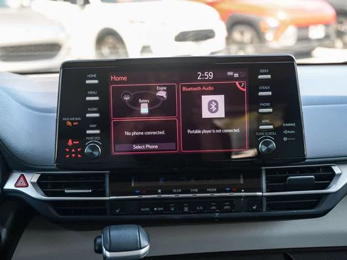 Used 2023 Toyota Sienna XLE FWD image 13