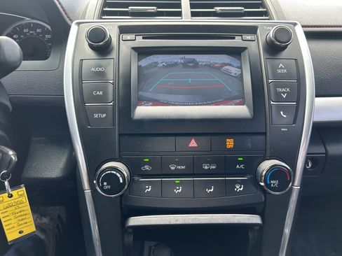 Used 2017 Toyota Camry SE image 19
