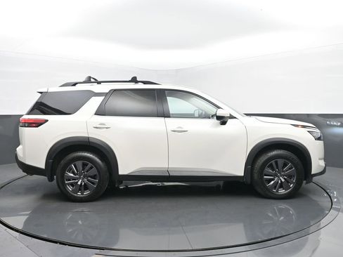 Used 2023 Nissan Pathfinder SV image 6