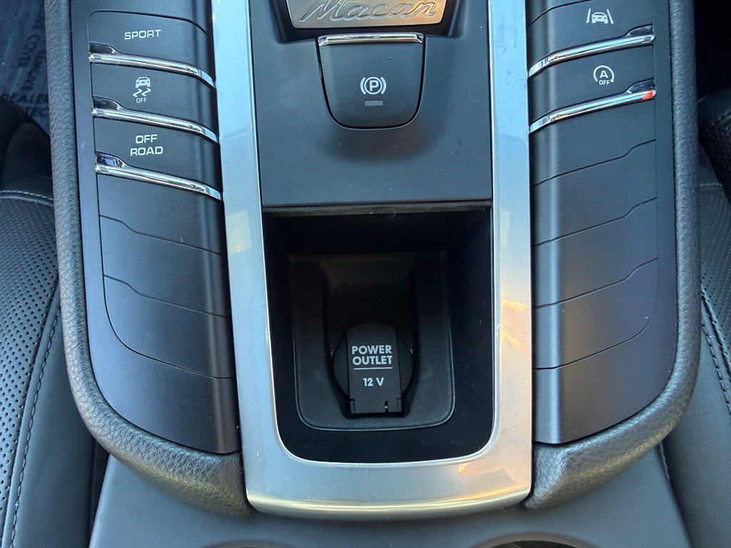 Used 2021 Porsche Macan AWD/4WD image 16
