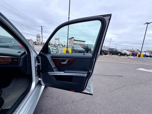 Used 2010 Mercedes-Benz GLK 350 4MATIC image 36