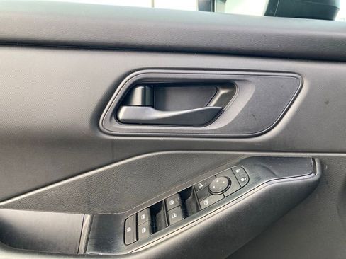 Used 2024 Nissan Rogue S FWD image 13