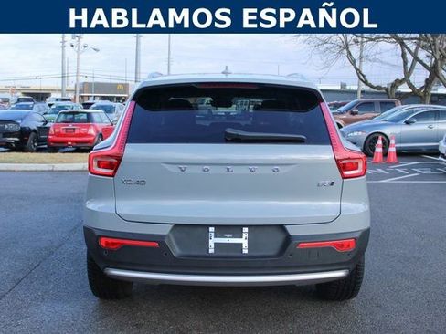 Used 2025 Volvo XC40 B5 Plus image 4