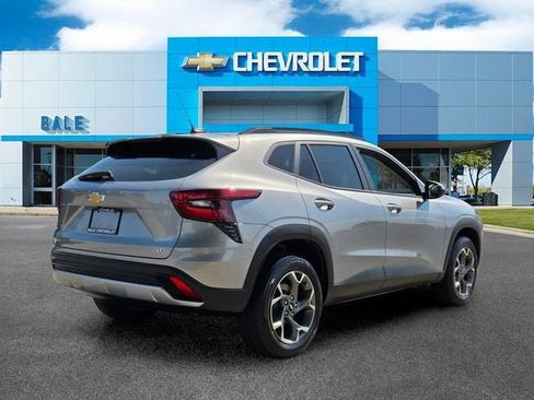 Used 2024 Chevrolet Trax LT FWD image 3