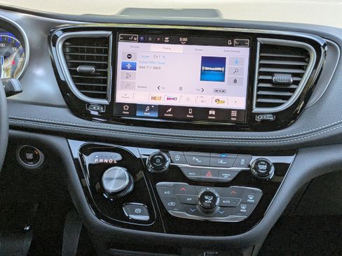 New 2026 Chrysler Pacifica Select FWD image 17