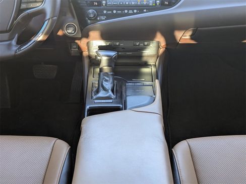 Used 2019 Lexus ES 350 Luxury image 10