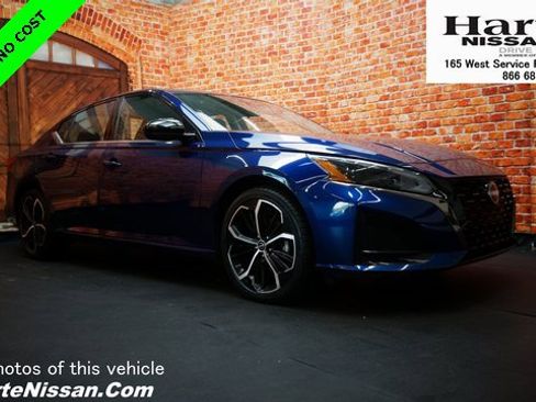 Used 2024 Nissan Altima 2.5 SR image 1