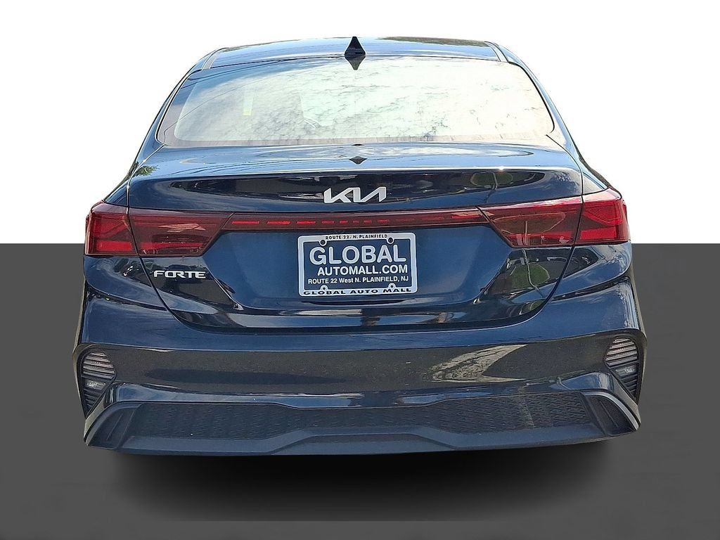 Used 2023 Kia Forte LXS w/ LXS Technology Package FWD image 6