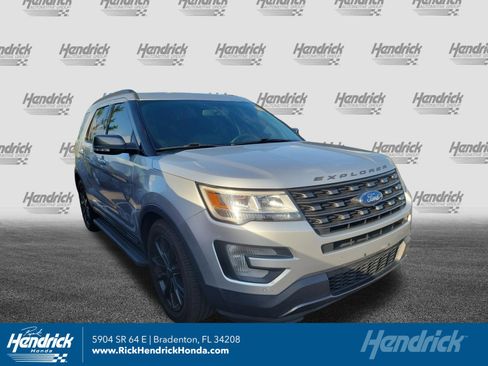Used 2017 Ford Explorer XLT w/ Equipment Group 202A FWD image 1