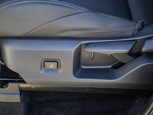 Certified 2025 Toyota Tacoma SR5 image 21