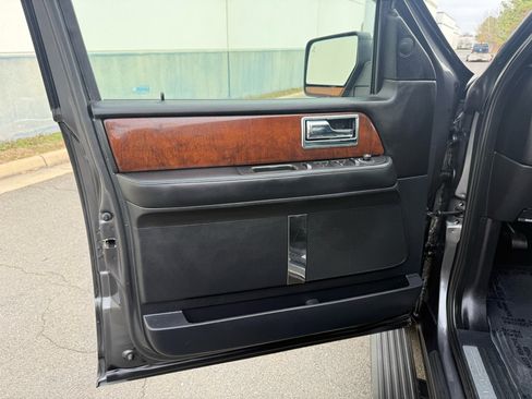 Used 2015 Lincoln Navigator 4WD 4dr image 15