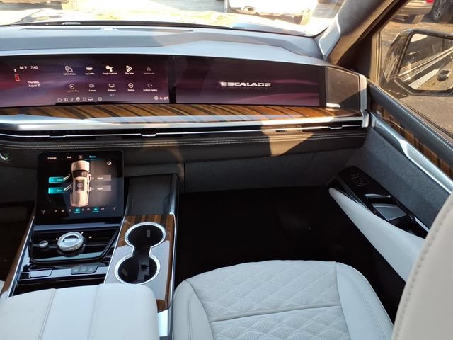 Certified 2026 Cadillac Escalade Platinum Sport w/ LPO, ONYX Package AWD/4WD image 18