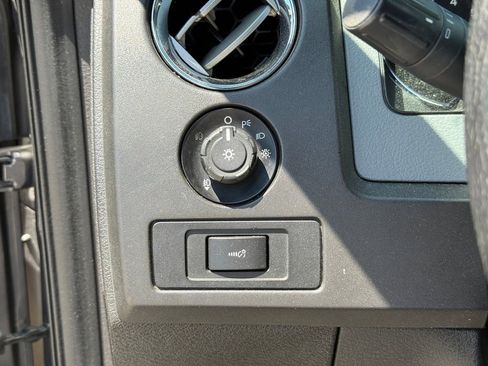Used 2013 Ford F150 XLT w/ Luxury Equipment Group RWD image 19