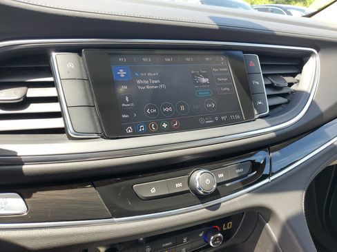 Used 2023 Buick Enclave Essence image 20