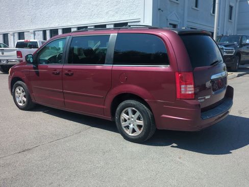 Used 2008 Chrysler Town & Country Touring FWD image 6