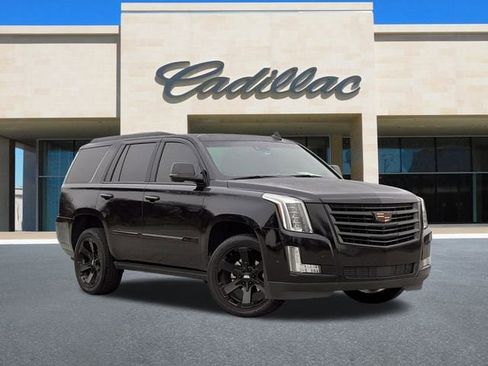 Used 2019 Cadillac Escalade Platinum image 2