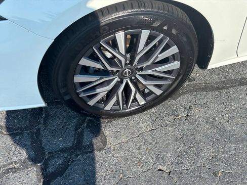 Used 2025 Nissan Altima 2.5 SV FWD image 26