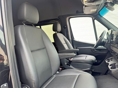 Used 2023 Mercedes-Benz Sprinter 2500 image 27