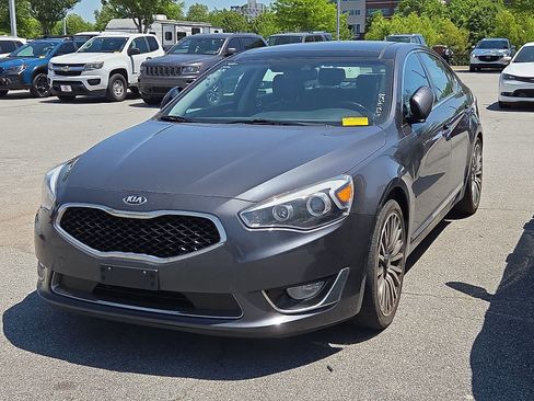 Used 2016 Kia Cadenza Premium w/ Technology Package FWD image 2