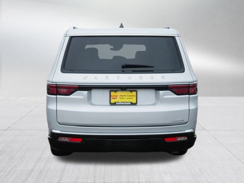 Used 2024 Jeep Wagoneer L Series II image 6