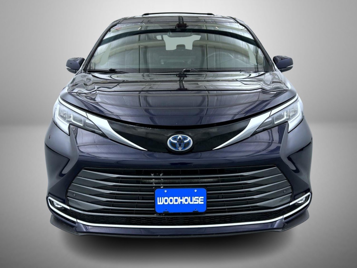 Used 2025 Toyota Sienna Limited AWD/4WD image 2