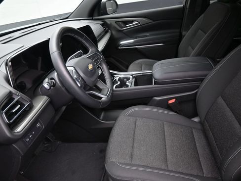 Used 2025 Chevrolet Traverse LT w/ Sun and Wheel Package FWD image 12