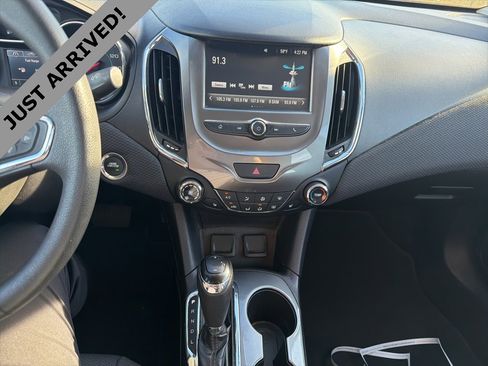 Used 2017 Chevrolet Cruze LT w/ Convenience Package image 12