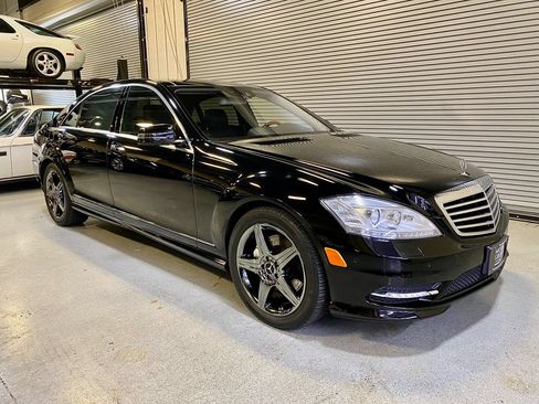 Used 2010 Mercedes-Benz S 550 4MATIC image 4