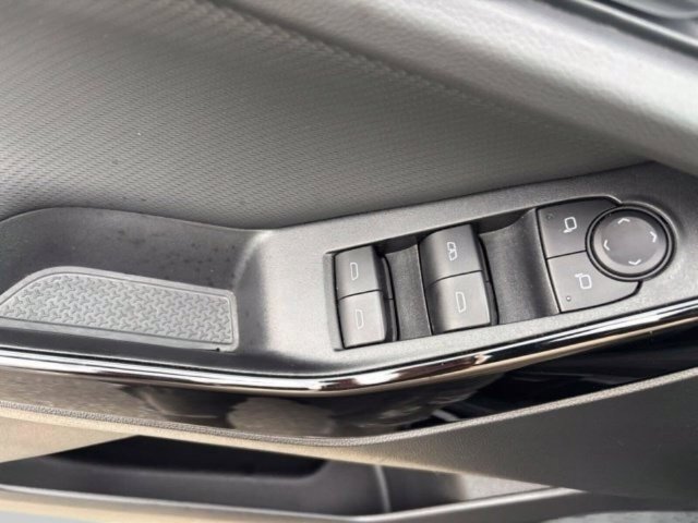 Used 2026 Chevrolet Equinox LT FWD image 11