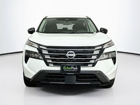 Used 2025 Nissan Rogue S AWD/4WD image 2