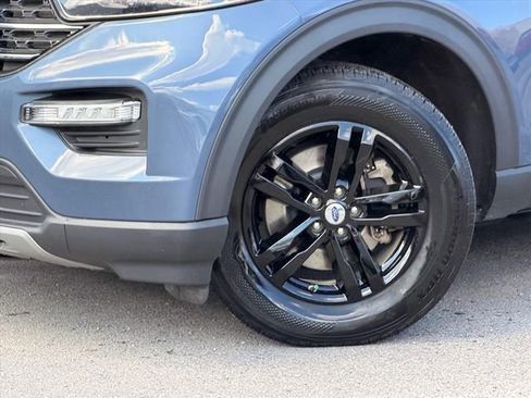 Used 2021 Ford Explorer XLT w/ Equipment Group 202A AWD/4WD image 34