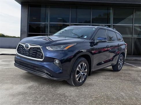 Used 2024 Toyota Highlander XLE image 5