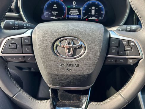 Used 2025 Toyota Highlander XSE AWD/4WD image 30