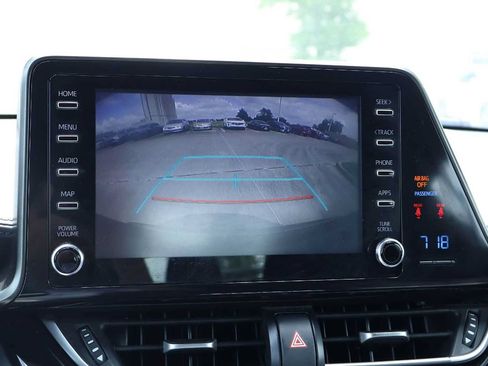 Used 2019 Toyota C-HR LE FWD image 29