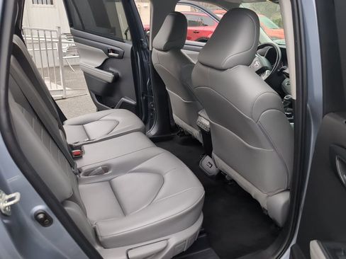 Used 2023 Toyota Highlander XLE image 14