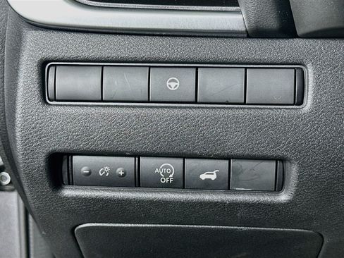 Used 2023 Nissan Rogue SV w/ SV Premium B Package FWD image 17