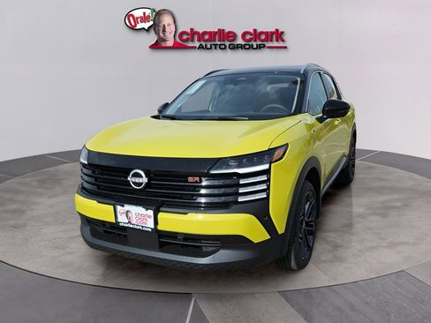 New 2026 Nissan Kicks SR FWD image 1
