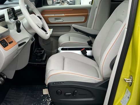 New 2025 Volkswagen ID. Buzz 1st Edition image 19