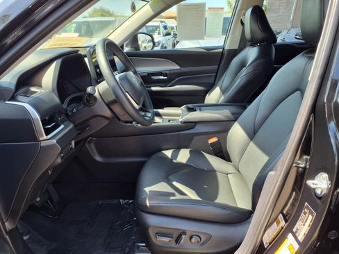 Certified 2025 Toyota Grand Highlander AWD image 17