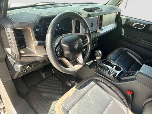 Used 2025 Ford Bronco Outer Banks AWD/4WD image 12