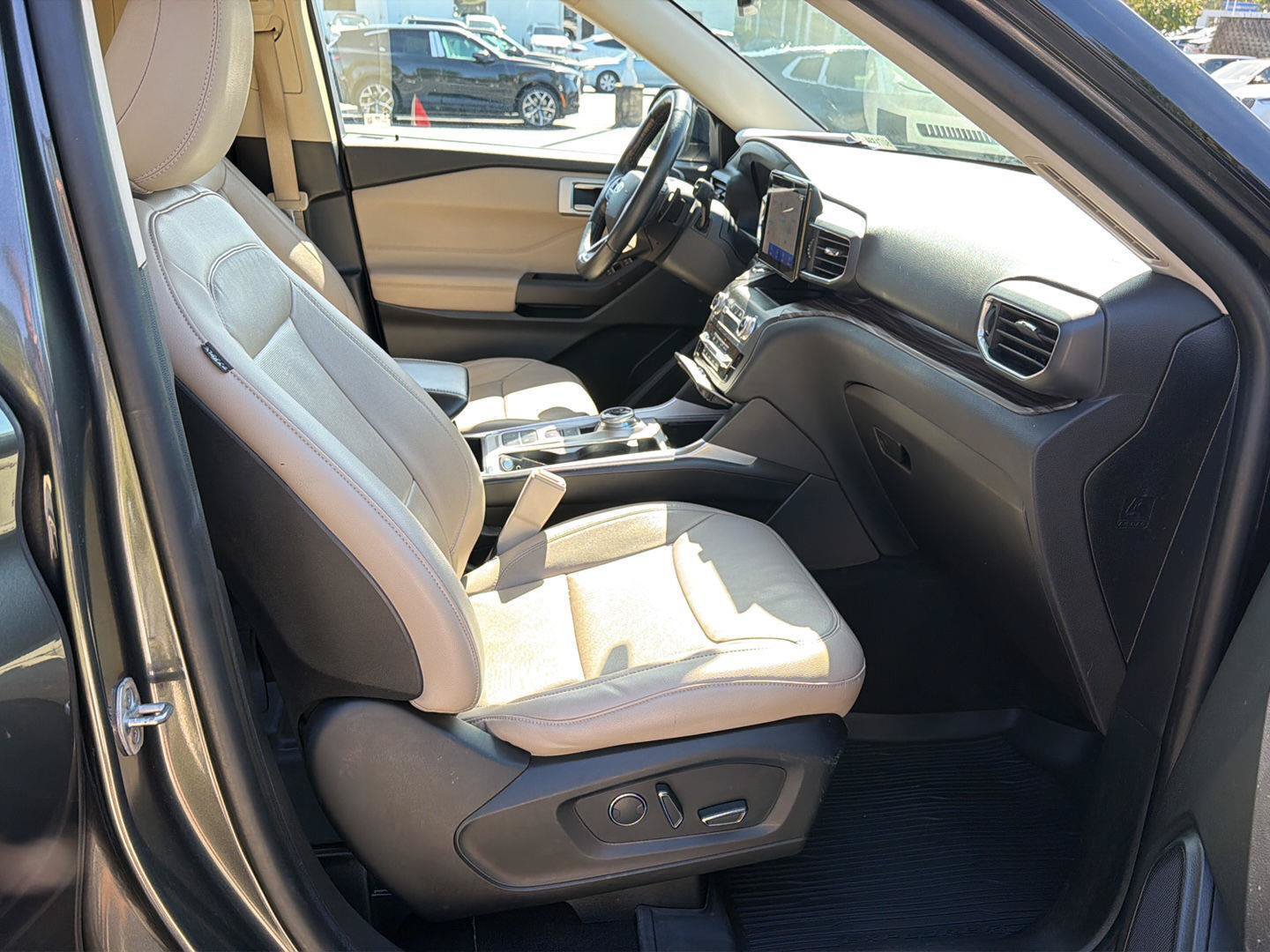 Used 2020 Ford Explorer Limited RWD image 14