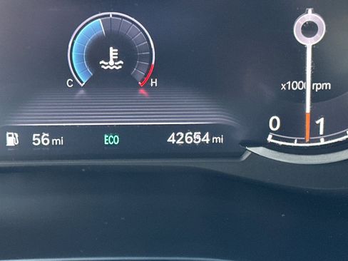 Used 2023 Genesis G70 2.0T image 25