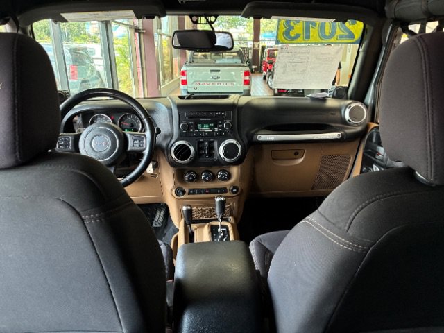 Used 2013 Jeep Wrangler Unlimited Sahara w/ Connectivity Group AWD/4WD image 32